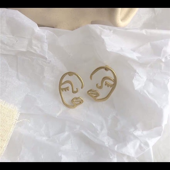 Face Earring - Picture 3 of 3